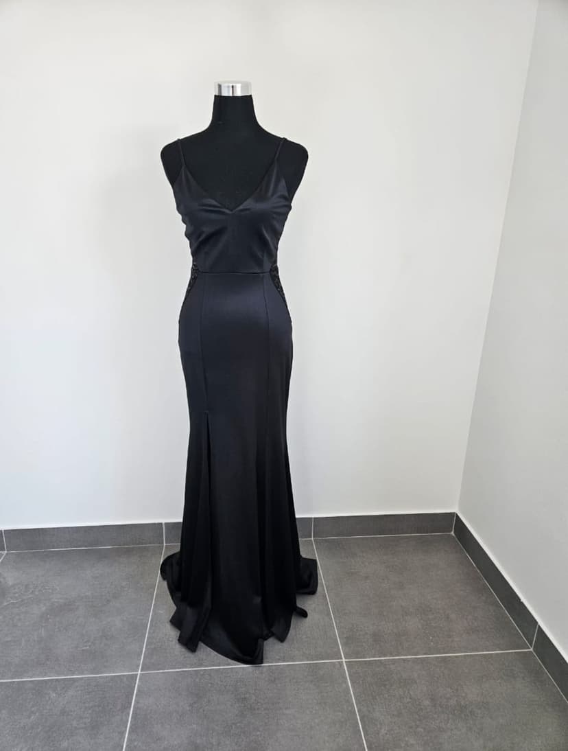 Belly Beautiful - Dress Hire & Photography